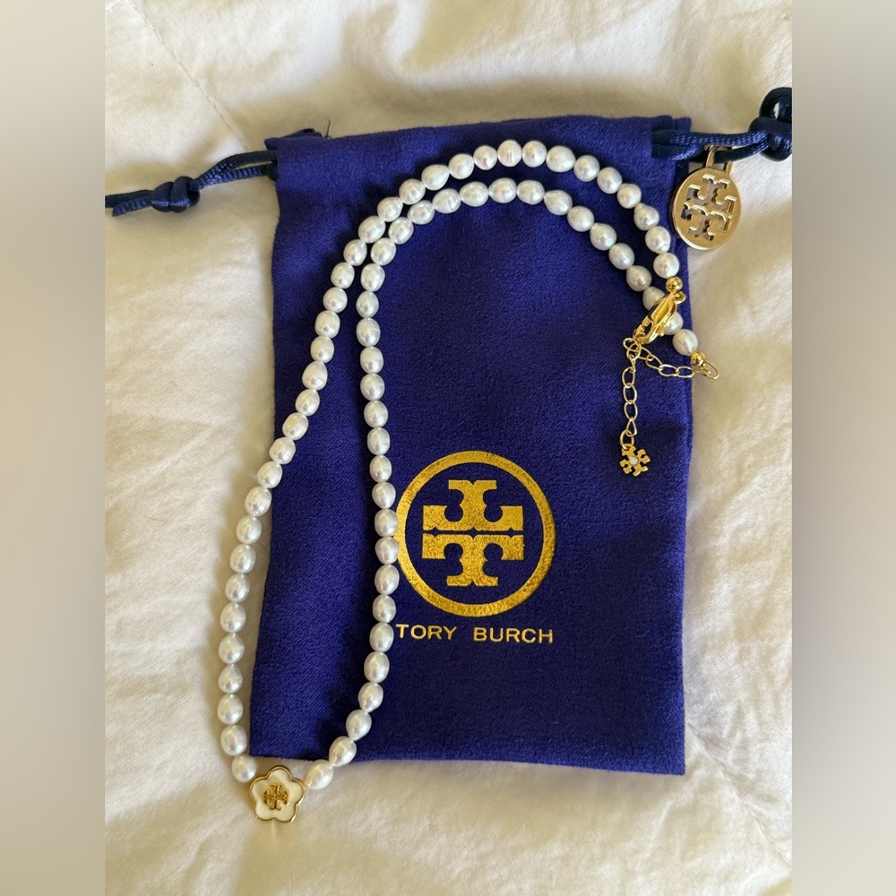 New Tory burch Pearl Necklace with clover Gold logo accent - Picture 2 of 2